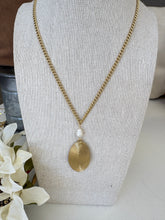 Load image into Gallery viewer, Gold Necklace with Pearl