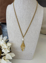 Load image into Gallery viewer, Gold Necklace with Pearl