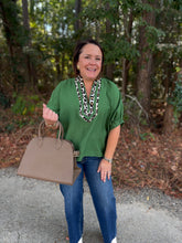 Load image into Gallery viewer, Solid elasticated sleeve band dolman top with leopard detail