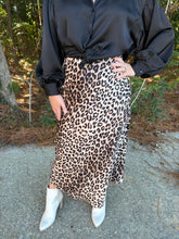Load image into Gallery viewer, Satin Leopard Print A Line Midi Skirt