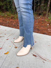 Load image into Gallery viewer, Lovervet High Rise Slim Straight