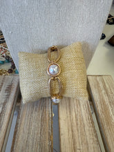 Load image into Gallery viewer, Pearl Stretch Bracelet