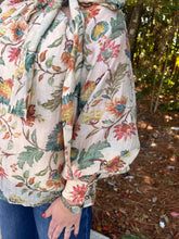 Load image into Gallery viewer, Tie Neck Floral Top