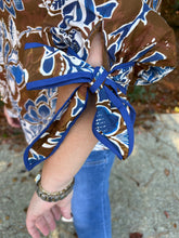 Load image into Gallery viewer, Printed Top with Tie Sleeve Detail