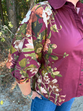 Load image into Gallery viewer, Floral print cuff band ¾ sleeve collar button front shirt