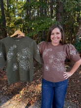 Load image into Gallery viewer, Solid short puff sweater with floral embroidery and textured diamond knit