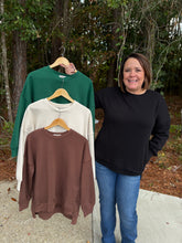 Load image into Gallery viewer, Doorbuster Fleece Hi Low Sweatshirt with Pocket
