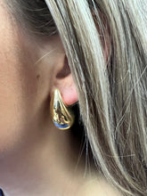 Load image into Gallery viewer, Jennifer Thames Teardrop