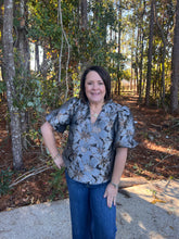 Load image into Gallery viewer, V Neck Floral Puff Sleeve Top