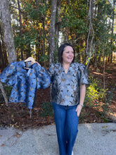 Load image into Gallery viewer, V Neck Floral Puff Sleeve Top