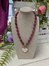 Load image into Gallery viewer, Marbled Beaded Necklace with Mother of Pearl Heart