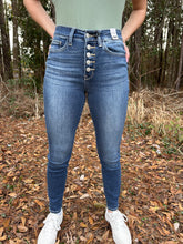 Load image into Gallery viewer, Judy Blue High Rise Button Fly Skinny 82319