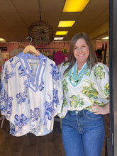 Load image into Gallery viewer, Floral print short dolman sleeve woven top