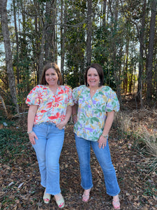 T22596 Floral print bubble sleeve v-neck top featuring elastic at cuff.