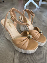 Load image into Gallery viewer, Farmer Wedge Sandal