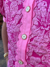 Load image into Gallery viewer, Short puff sleeves button down floral jacquard top with scallop trim detail