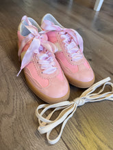 Load image into Gallery viewer, Dixie Sneaker
