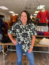 Load image into Gallery viewer, T21086 Floral print short sleeve button-up top featuring puff sleeves.