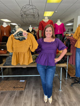 Load image into Gallery viewer, SY5295 1/2 BUBBLE SLEEVE PLEATED WOVEN TOP