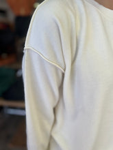 Load image into Gallery viewer, DZ23G307 Light Weight Knit Sweater