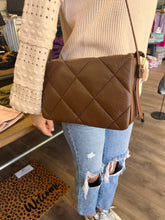 Load image into Gallery viewer, Puffer fold over bag 2487