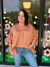 Load image into Gallery viewer, T19618 Satin v-neck 1/2 sleeve top featuring front placket detail