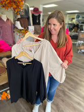 Load image into Gallery viewer, TG54116 Blouse top with 3/4 puff sleeves with a ruffled collar