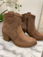 Load image into Gallery viewer, Dirty Laundry Unite Lizard Cowboy Boots