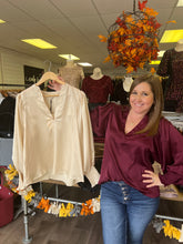 Load image into Gallery viewer, VT70316A Placket woven blouse with puff sleeve
