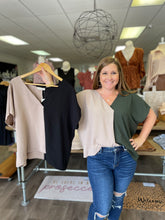 Load image into Gallery viewer, TG54420 Color Block V neck Top