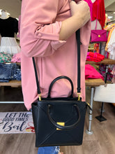 Load image into Gallery viewer, Single Stud Handbag