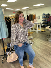 Load image into Gallery viewer, VT60208D Animal Print Woven Top