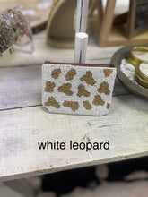 Load image into Gallery viewer, Doorbuster Beaded Coin Purses