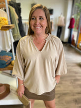 Load image into Gallery viewer, TG54116 Blouse top with 3/4 puff sleeves with a ruffled collar