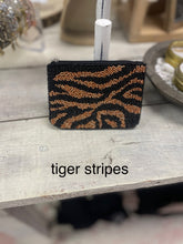 Load image into Gallery viewer, Doorbuster Beaded Coin Purses