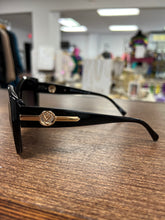 Load image into Gallery viewer, Oversized Frame Sunglasses with side detail
