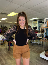 Load image into Gallery viewer, Suede Scallop shorts