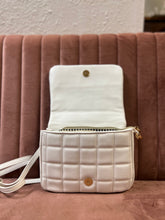 Load image into Gallery viewer, EH2261 Quilted Crossbody w/ chain strap and crossbody