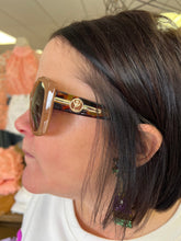 Load image into Gallery viewer, Oversized Frame Sunglasses with side detail