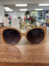 Load image into Gallery viewer, Oversized Frame Sunglasses with side detail
